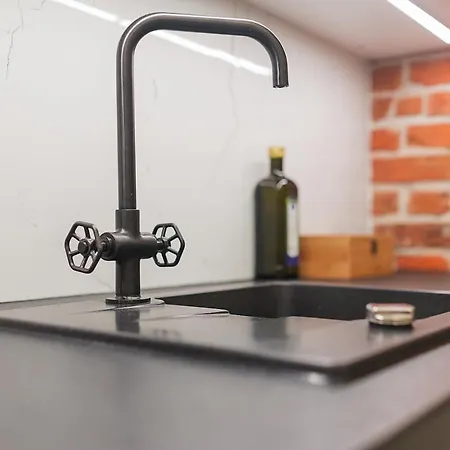 아파트 Grey Panther In The Heart Of *