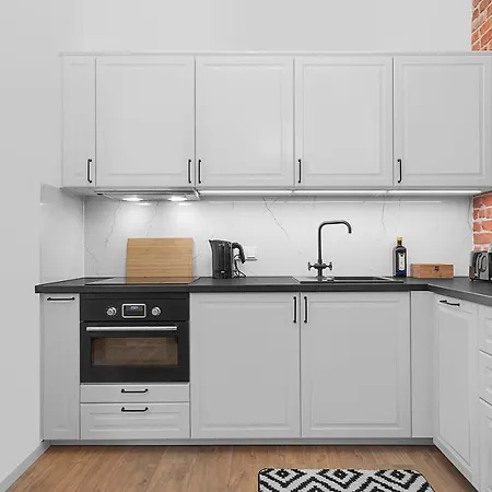 Grey Panther In The Heart Of 아파트