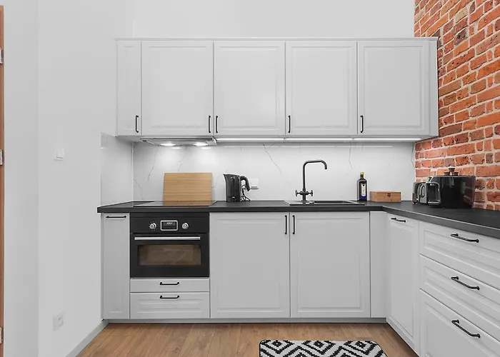 Grey Panther In The Heart Of 아파트